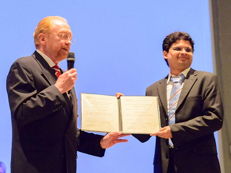 Wolfgang Ehlers and Siddhartha Mishra at award ceremony